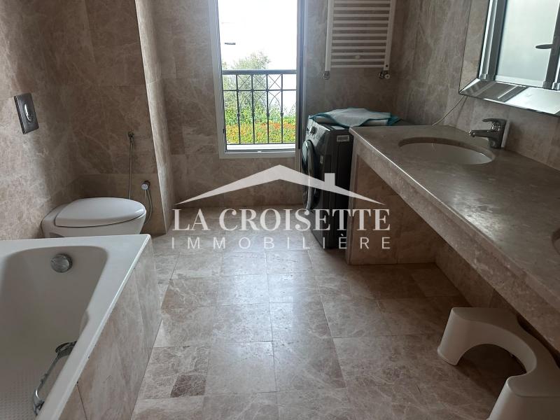 Triplex S+5 avec jardin à La Marsa